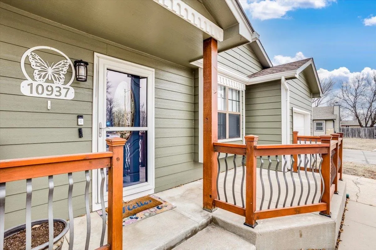 Wichita, Kansas 67209, United States, 2 Bedrooms Bedrooms, ,2 BathroomsBathrooms,Residential,Pending,82638