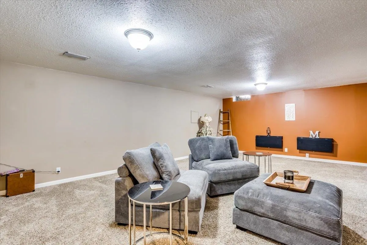 Wichita, Kansas 67209, United States, 2 Bedrooms Bedrooms, ,2 BathroomsBathrooms,Residential,Pending,82638