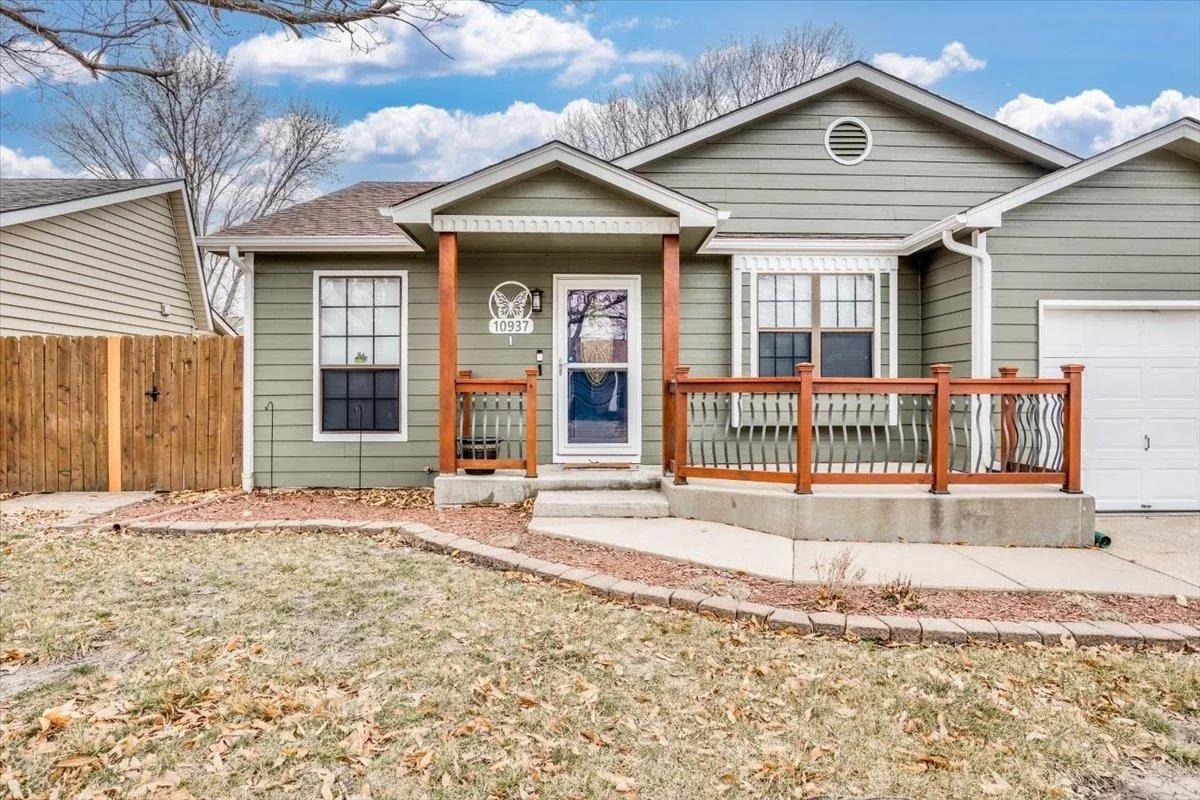 Wichita, Kansas 67209, United States, 2 Bedrooms Bedrooms, ,2 BathroomsBathrooms,Residential,Pending,82638