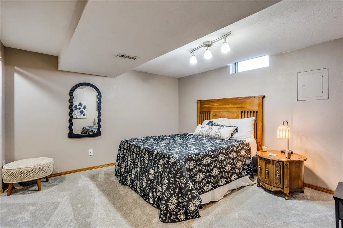 Wichita, Kansas 67209, United States, 2 Bedrooms Bedrooms, ,2 BathroomsBathrooms,Residential,Pending,82638