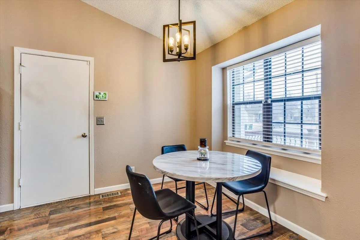 Wichita, Kansas 67209, United States, 2 Bedrooms Bedrooms, ,2 BathroomsBathrooms,Residential,Pending,82638