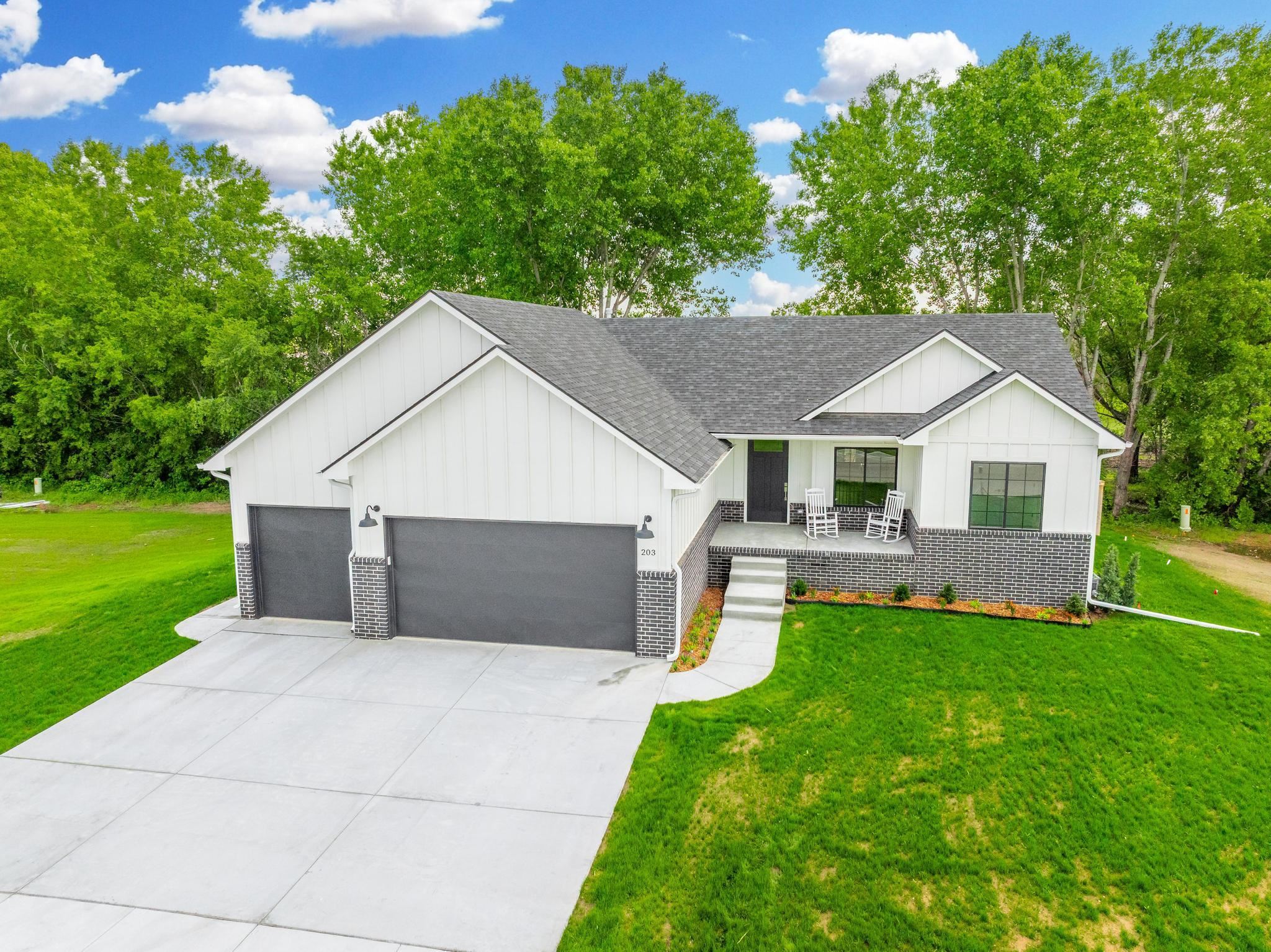 203 W Cherry Oaks St, Cheney, Kansas image 1