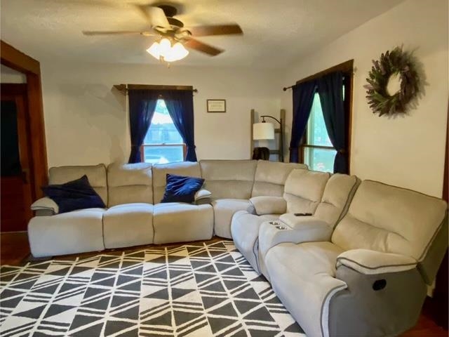 224 S Weaver St, Hesston, Kansas image 2