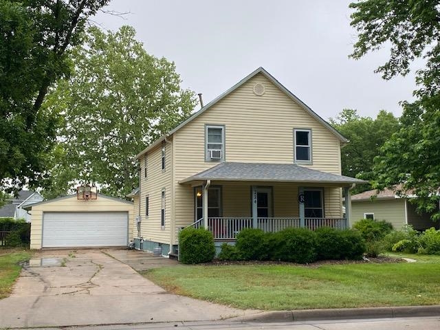 224 S Weaver St, Hesston, Kansas image 1