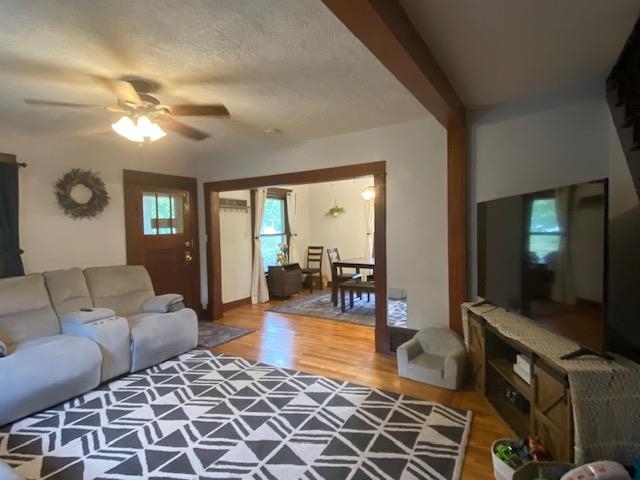 224 S Weaver St, Hesston, Kansas image 3