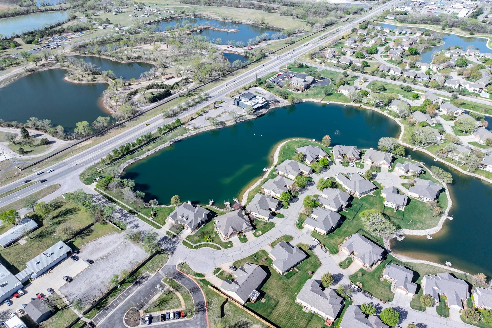 2267 N Lakeway Ct, Wichita, Kansas image 2