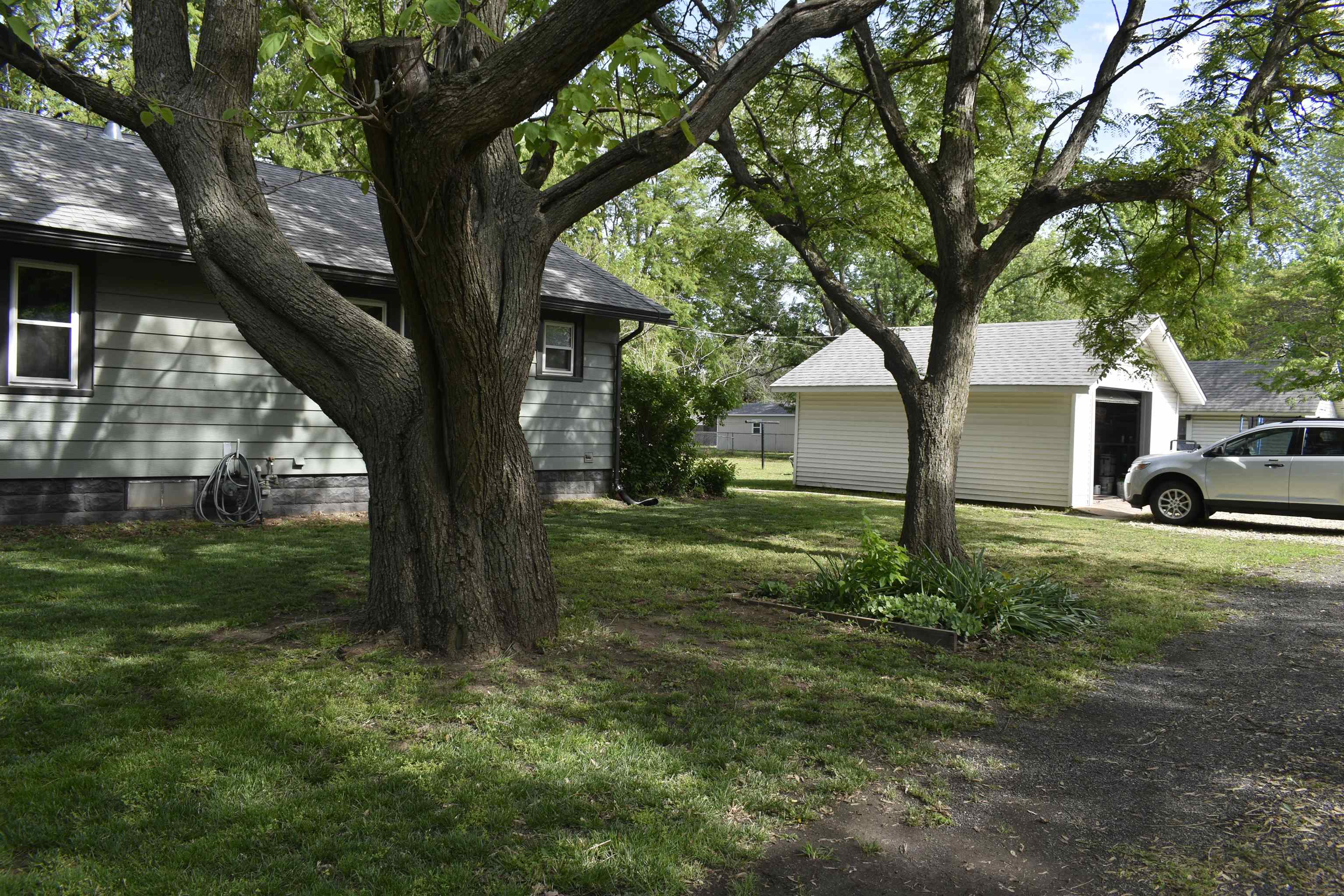 325 W Ave A, Mount Hope, Kansas image 3