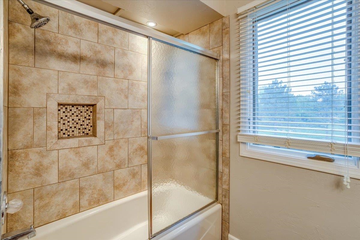 8522 E Greenbriar St, Wichita, Kansas image 32