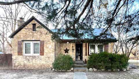Homes For Sale - 1825 N 9th St<br/> Cowley County, Arkansas City, KS 67005