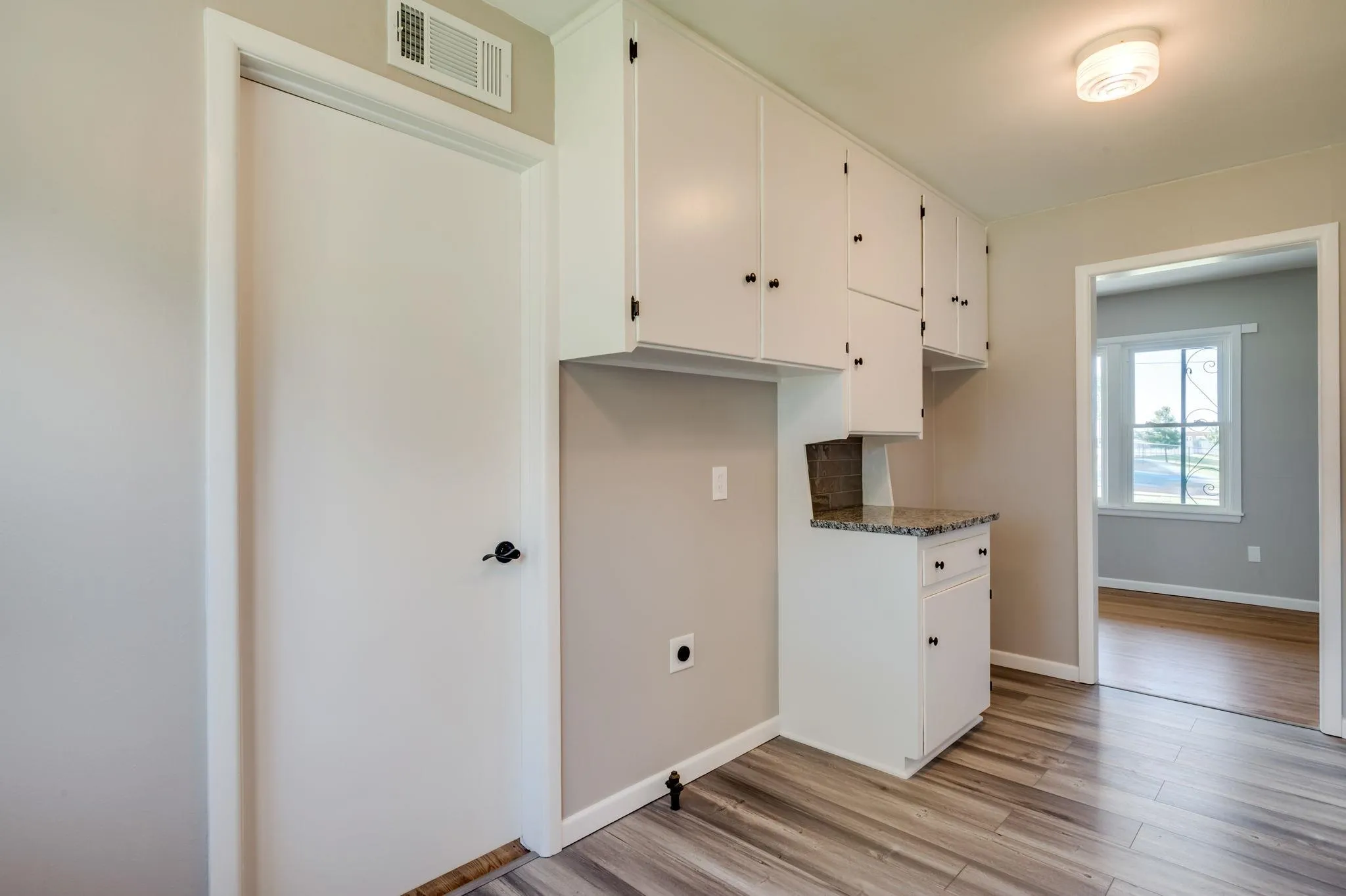 Derby, Kansas 67037, United States, 3 Bedrooms Bedrooms, ,1 BathroomBathrooms,Residential,Pending,143857