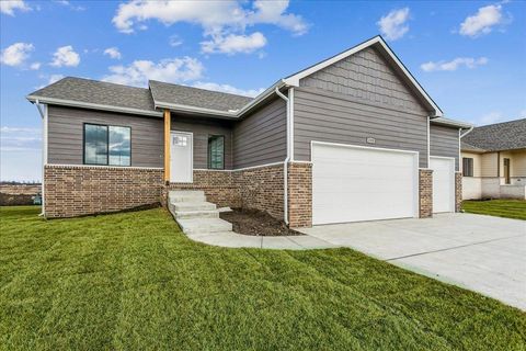 Homes For Sale - 1520 E Midway Ct<br/> Valley Center, KS 67147