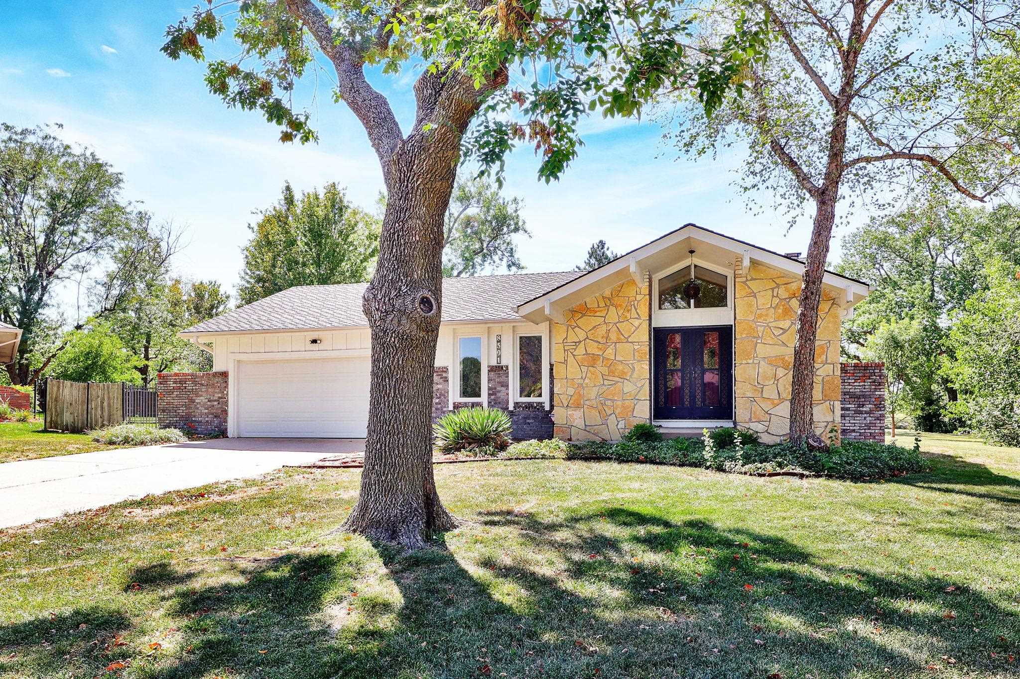 8501 E Lockmoor Cir  