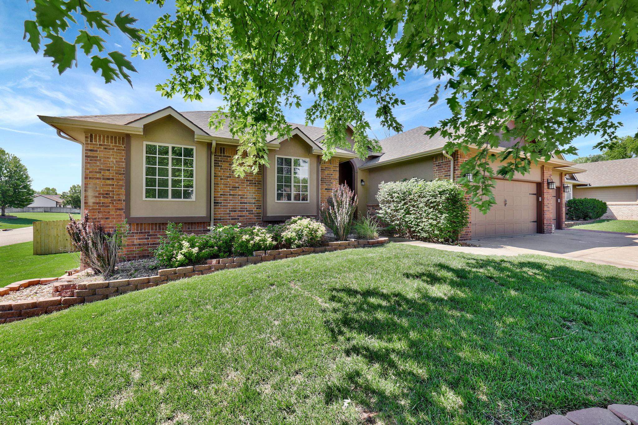 879 S Sagebrush Ct, Wichita, Kansas image 2