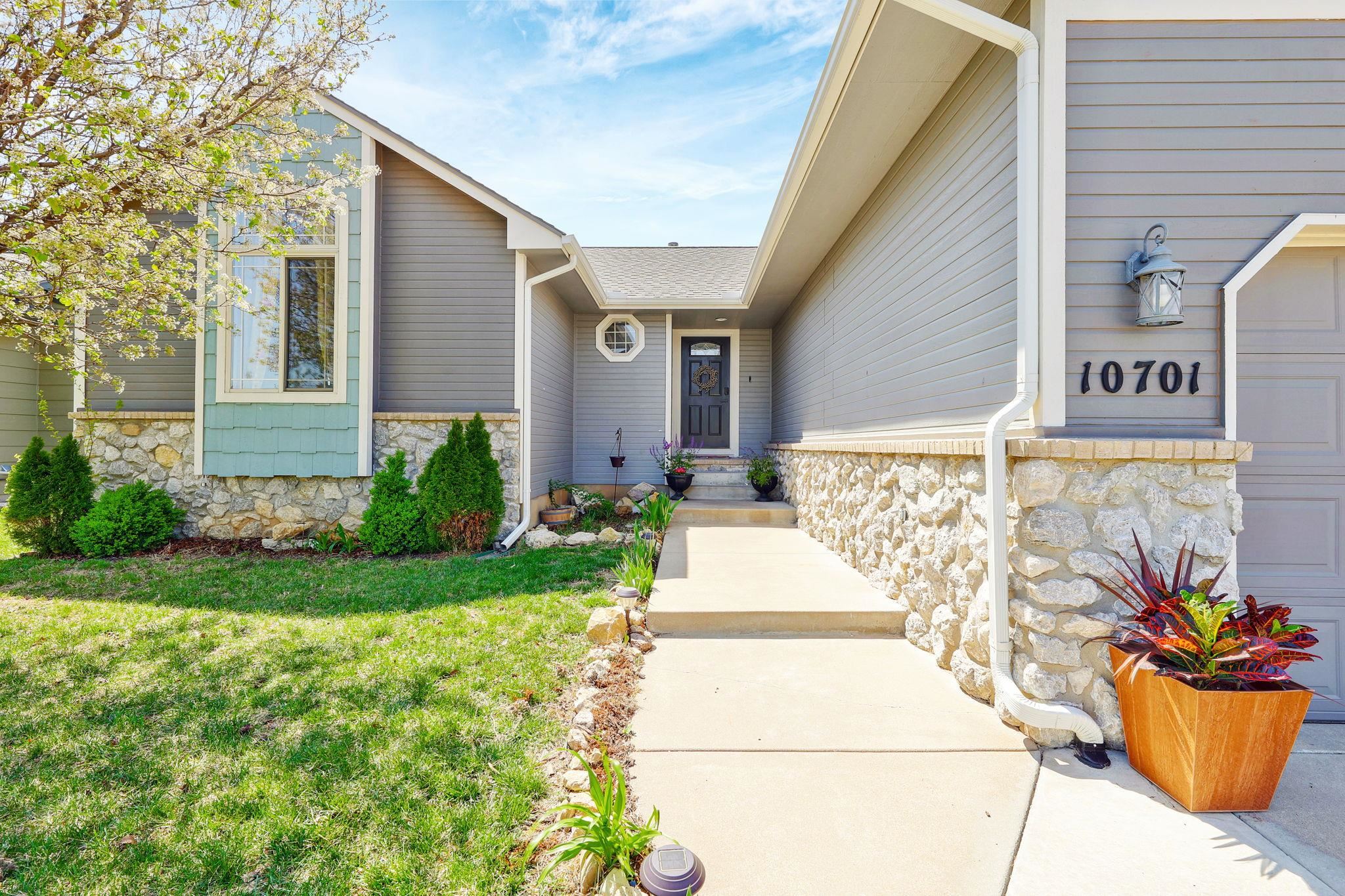 10701 W Dallas St, Wichita, Kansas image 2
