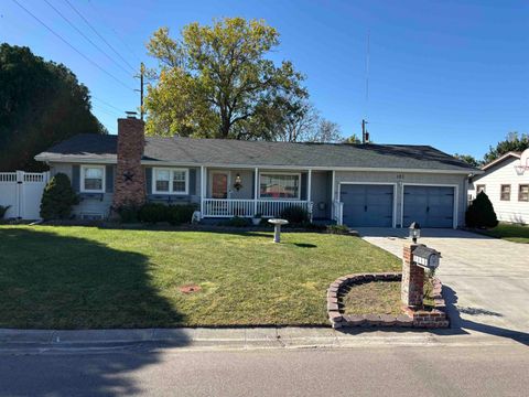 Homes For Sale - 101 Alice Ave<br/> Newton, KS 67114