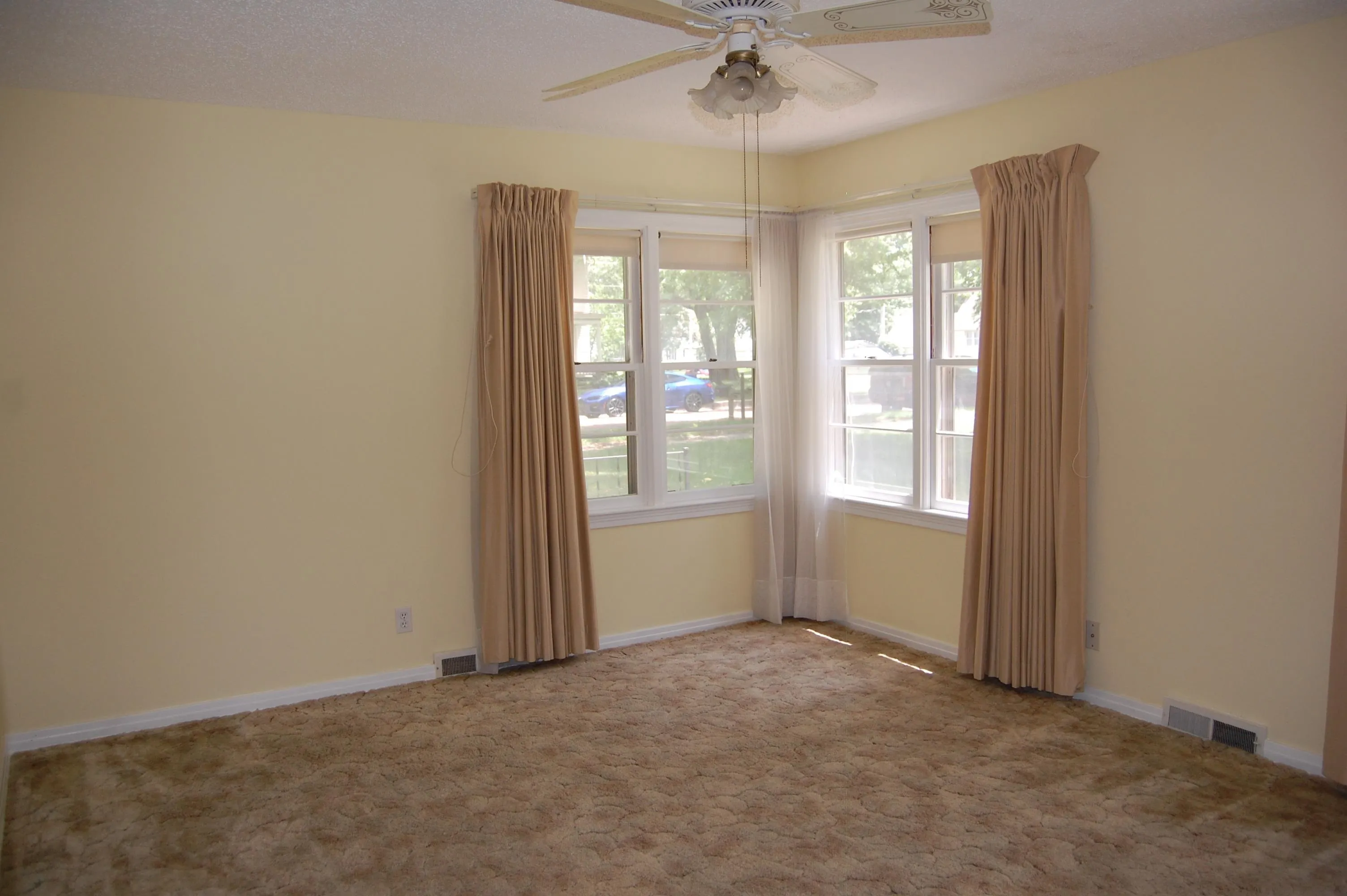 Winfield, Kansas 67156, United States, 2 Bedrooms Bedrooms, ,2 BathroomsBathrooms,Residential,Active,162812