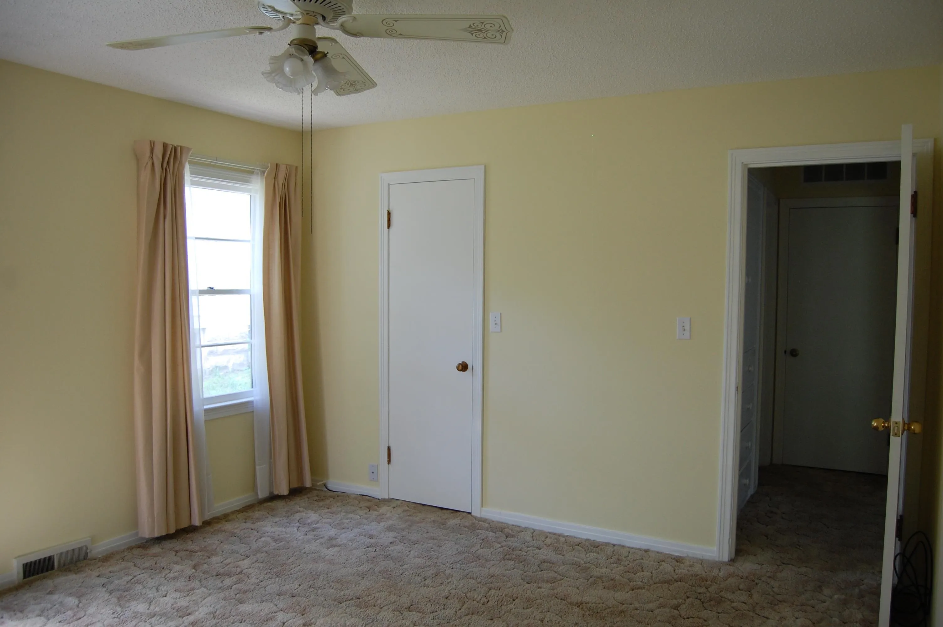 Winfield, Kansas 67156, United States, 2 Bedrooms Bedrooms, ,2 BathroomsBathrooms,Residential,Active,162812