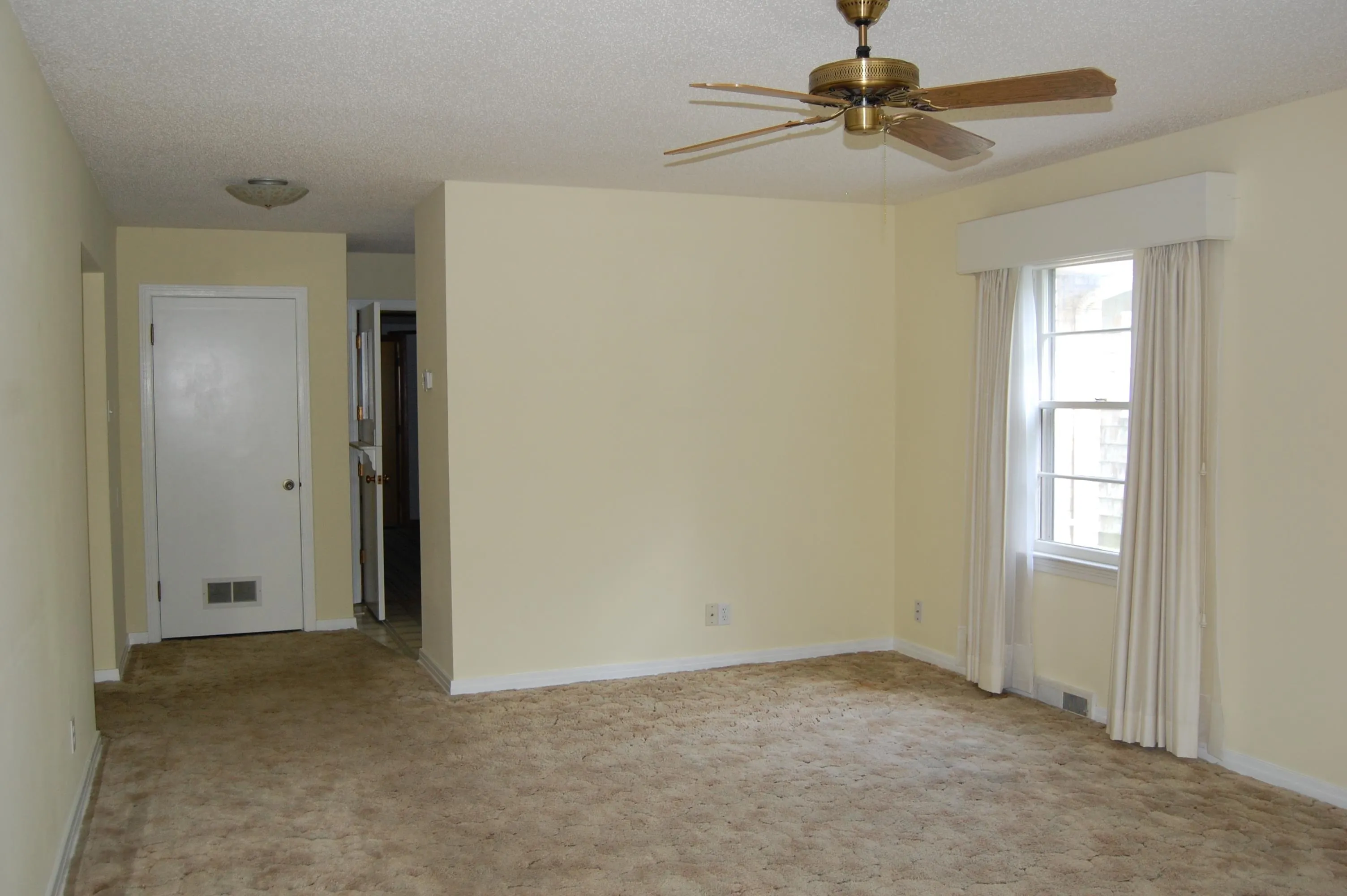 Winfield, Kansas 67156, United States, 2 Bedrooms Bedrooms, ,2 BathroomsBathrooms,Residential,Active,162812