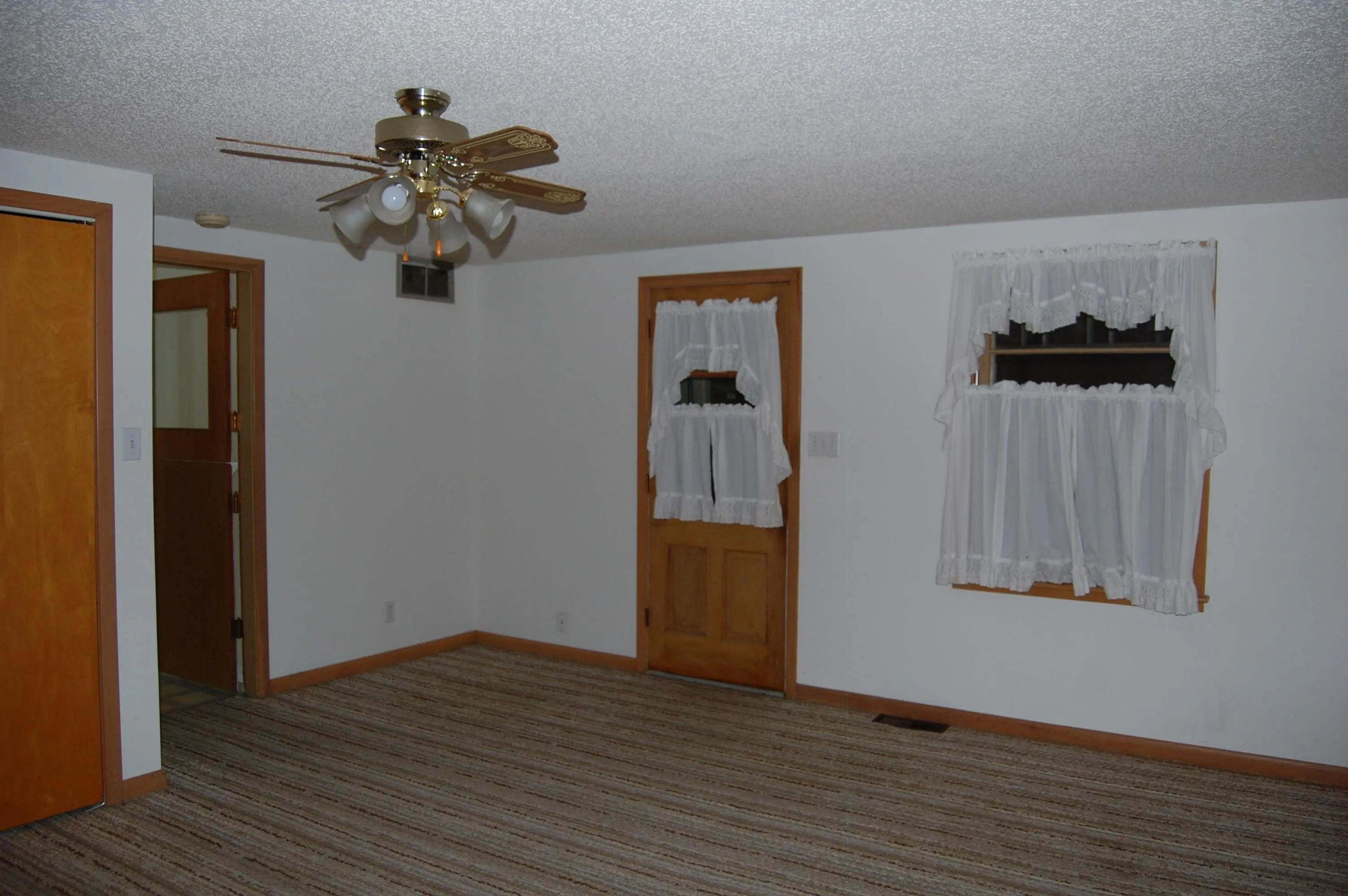 Winfield, Kansas 67156, United States, 2 Bedrooms Bedrooms, ,2 BathroomsBathrooms,Residential,Active,162812