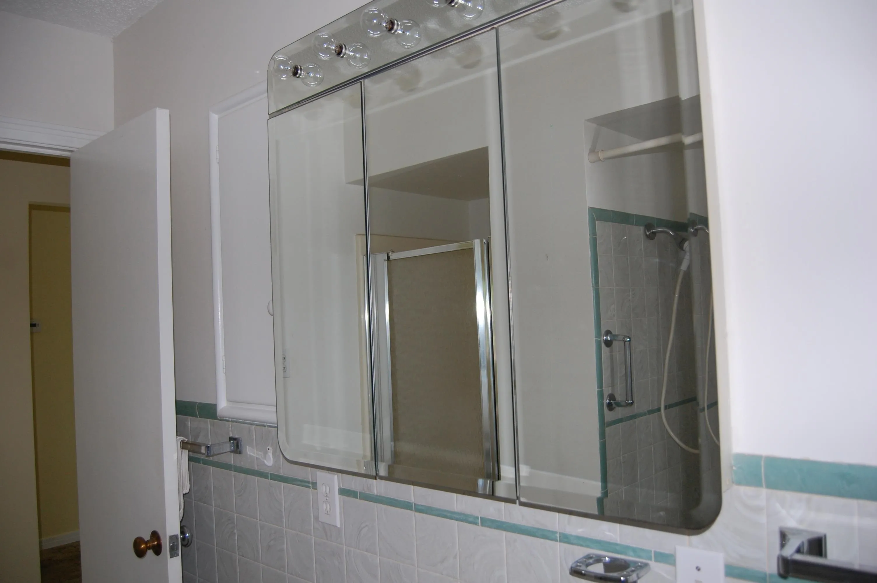 Winfield, Kansas 67156, United States, 2 Bedrooms Bedrooms, ,2 BathroomsBathrooms,Residential,Active,162812