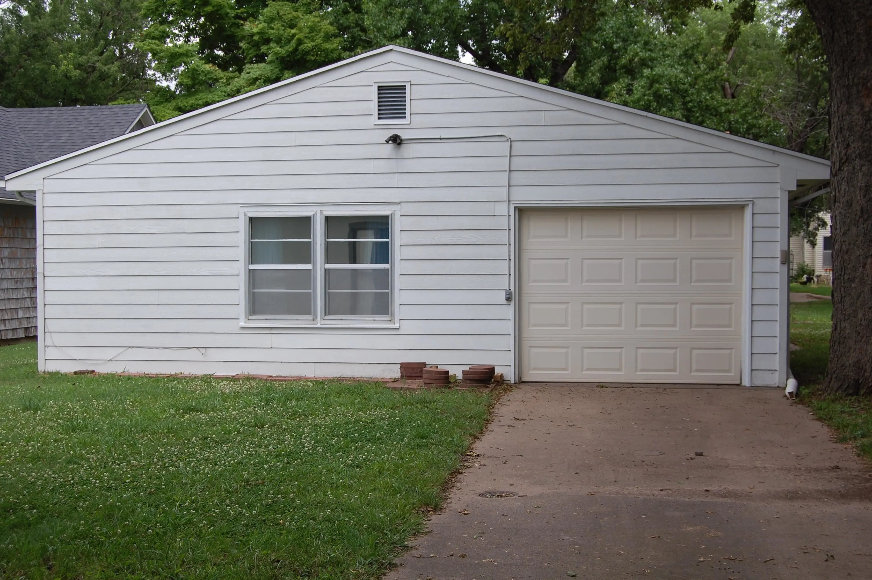 Winfield, Kansas 67156, United States, 2 Bedrooms Bedrooms, ,2 BathroomsBathrooms,Residential,Active,162812