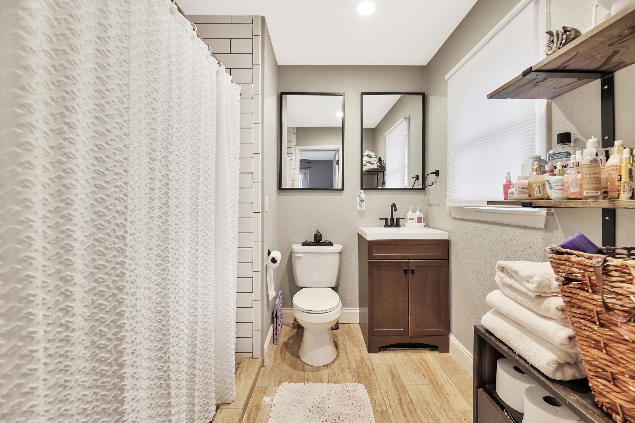 Derby, Kansas 67037, United States, 3 Bedrooms Bedrooms, ,3 BathroomsBathrooms,Residential,Pending,67868