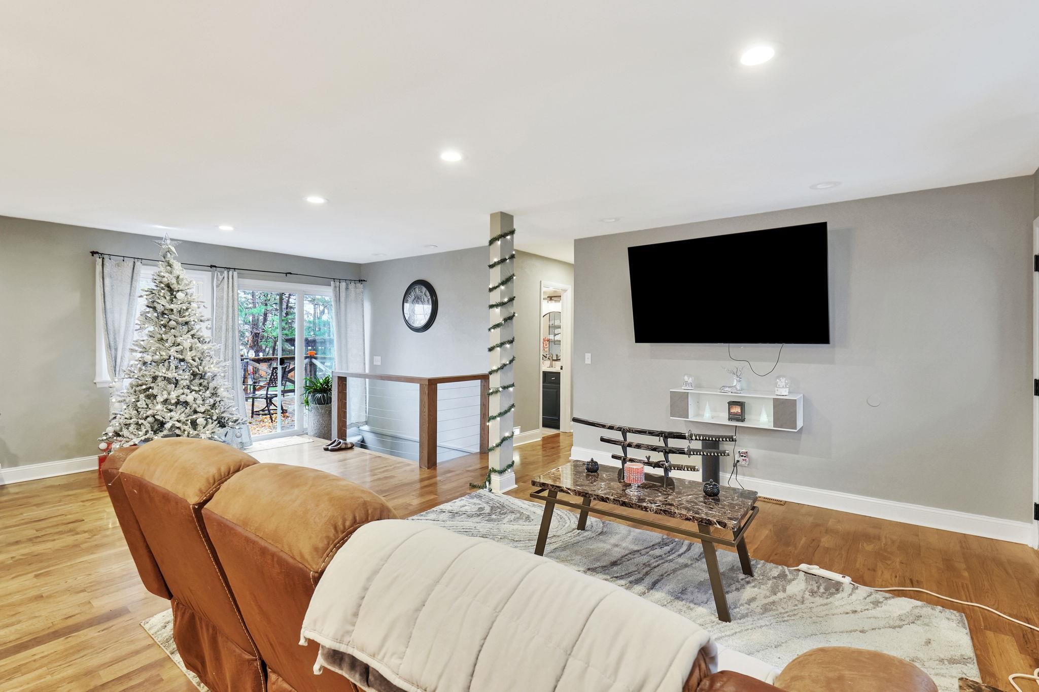 Derby, Kansas 67037, United States, 3 Bedrooms Bedrooms, ,3 BathroomsBathrooms,Residential,Pending,67868