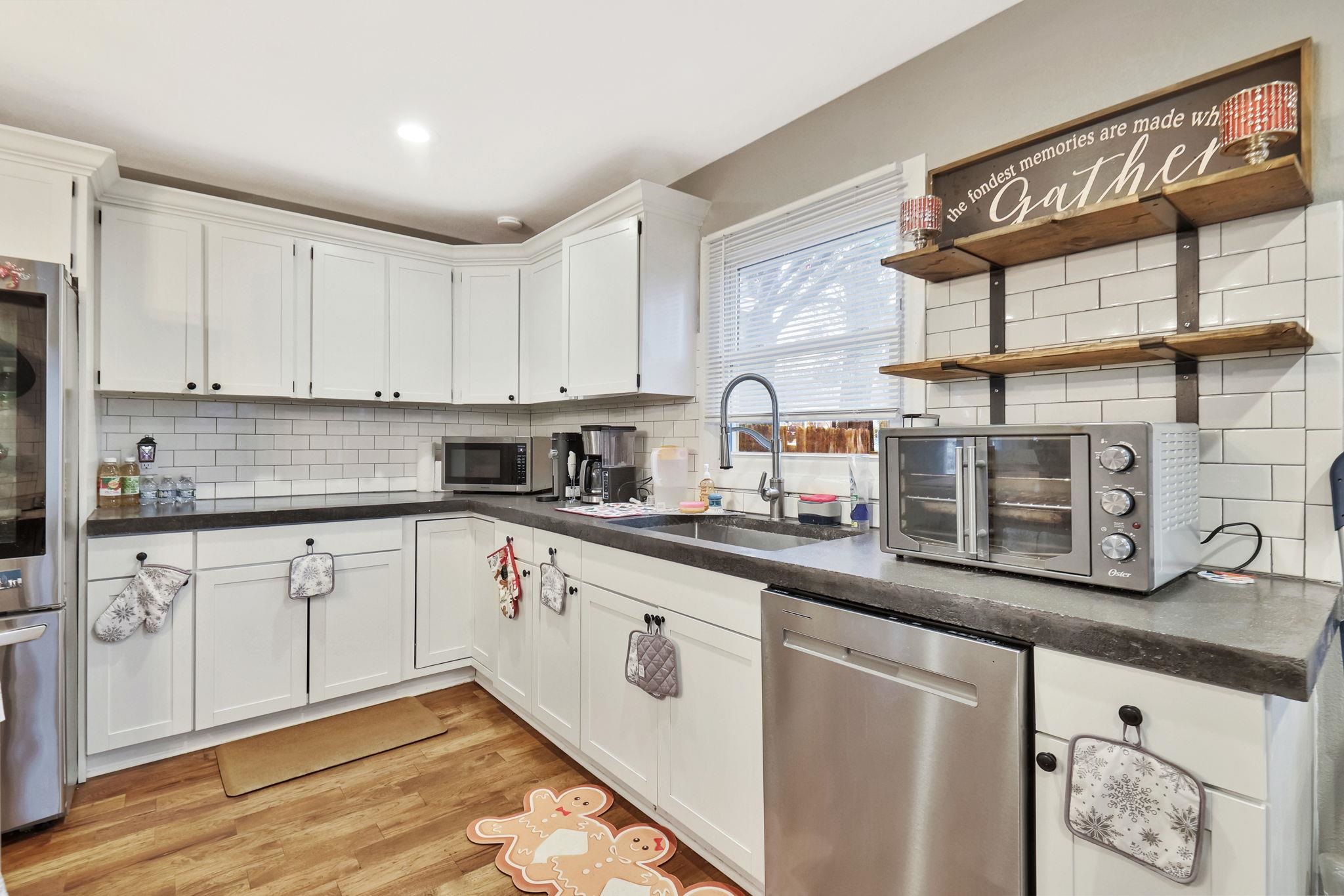 Derby, Kansas 67037, United States, 3 Bedrooms Bedrooms, ,3 BathroomsBathrooms,Residential,Pending,67868