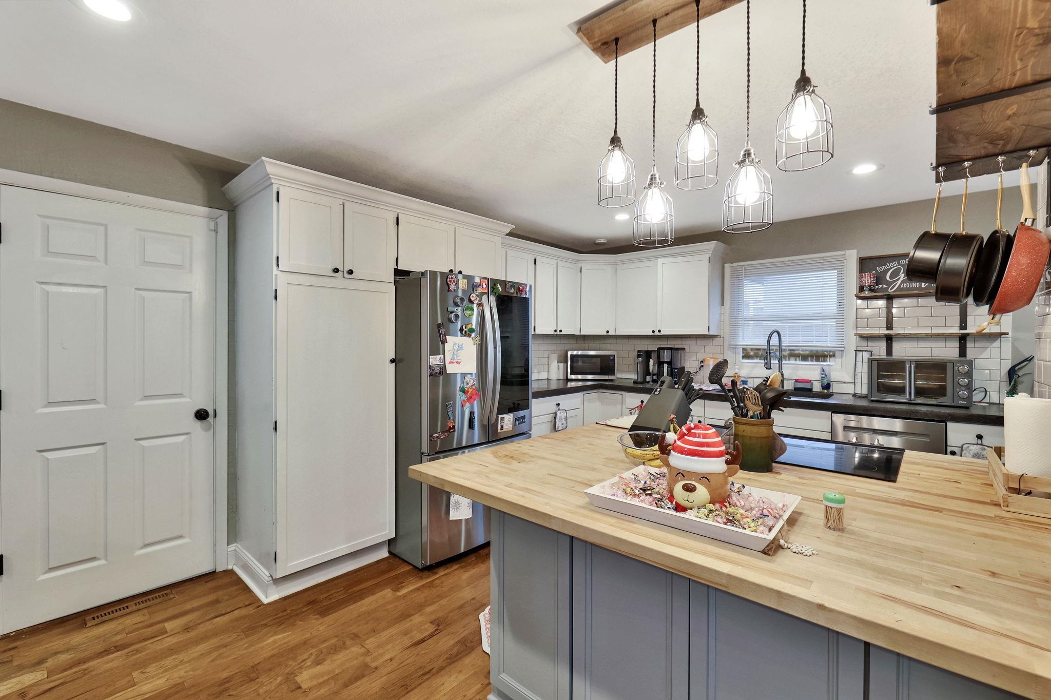 Derby, Kansas 67037, United States, 3 Bedrooms Bedrooms, ,3 BathroomsBathrooms,Residential,Pending,67868