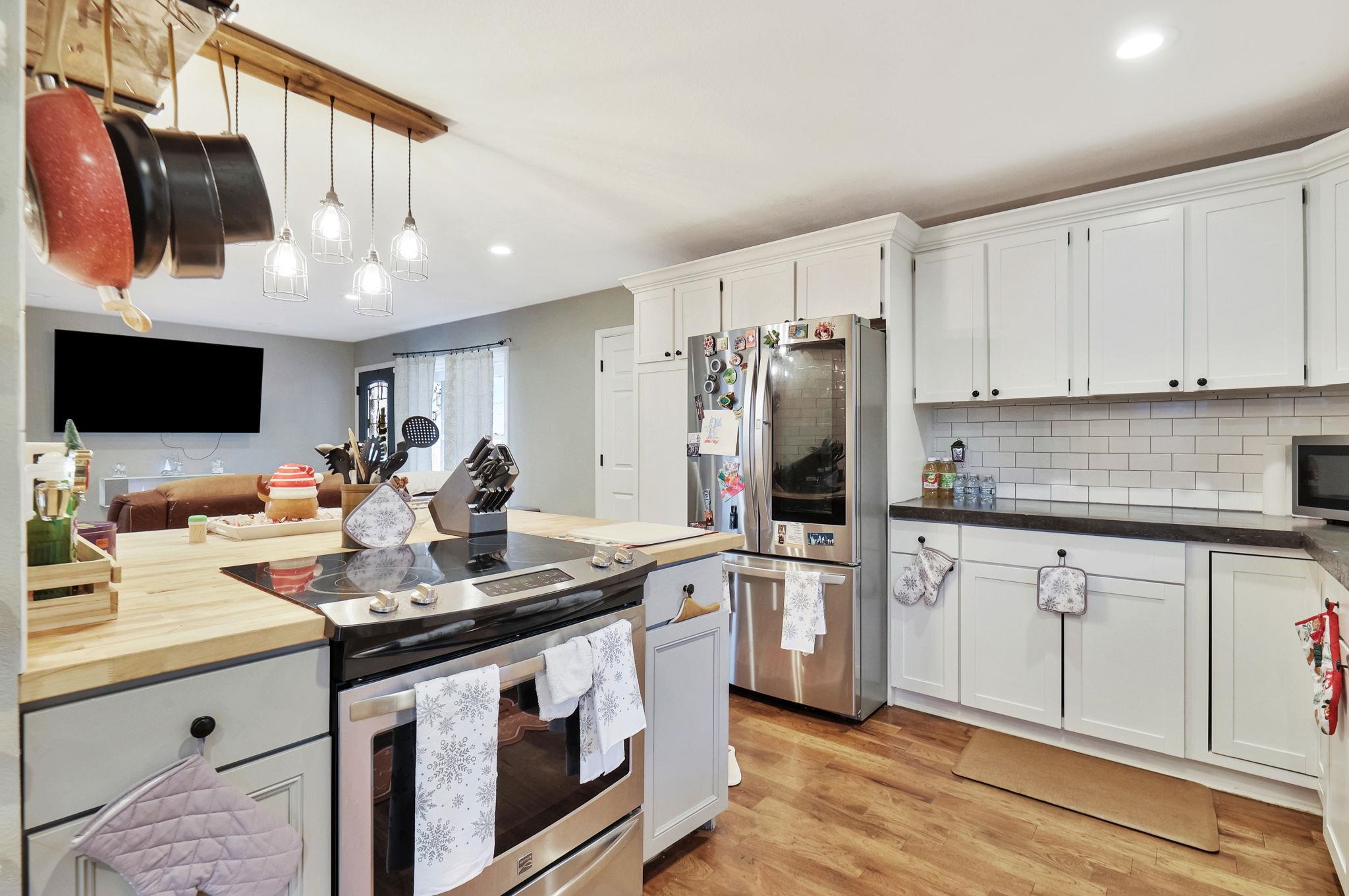 Derby, Kansas 67037, United States, 3 Bedrooms Bedrooms, ,3 BathroomsBathrooms,Residential,Pending,67868