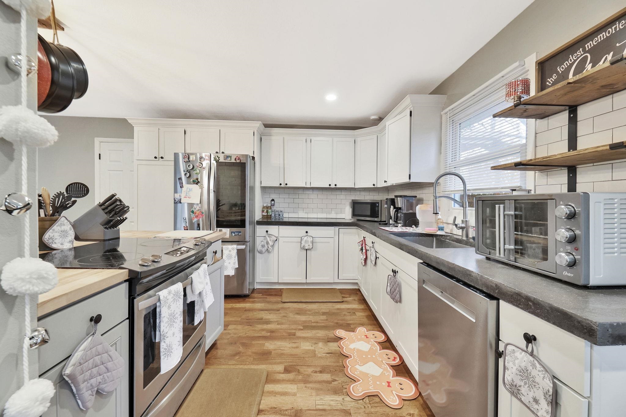 Derby, Kansas 67037, United States, 3 Bedrooms Bedrooms, ,3 BathroomsBathrooms,Residential,Pending,67868