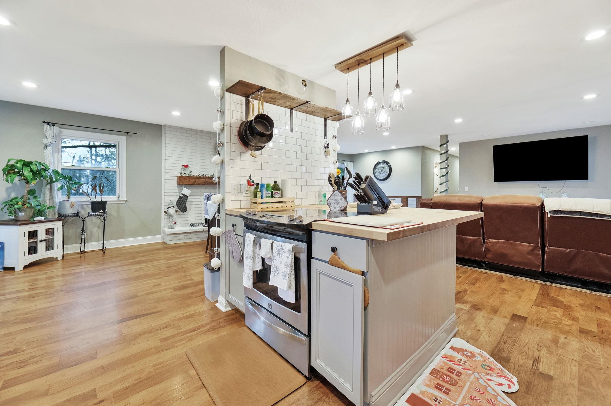 Derby, Kansas 67037, United States, 3 Bedrooms Bedrooms, ,3 BathroomsBathrooms,Residential,Pending,67868