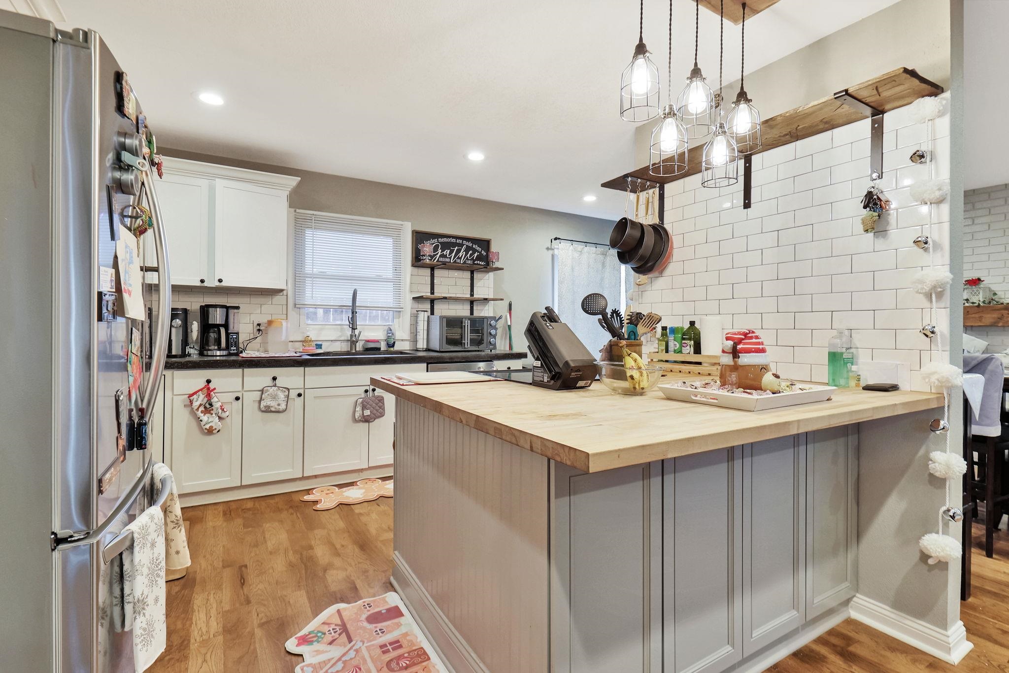 Derby, Kansas 67037, United States, 3 Bedrooms Bedrooms, ,3 BathroomsBathrooms,Residential,Pending,67868