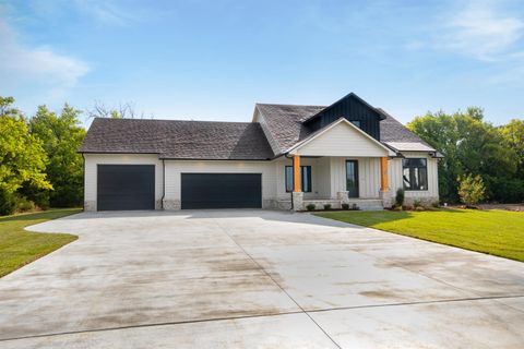 Homes For Sale - 329 N Sarah Ct<br/> Sedgwick County, Derby, KS 67037