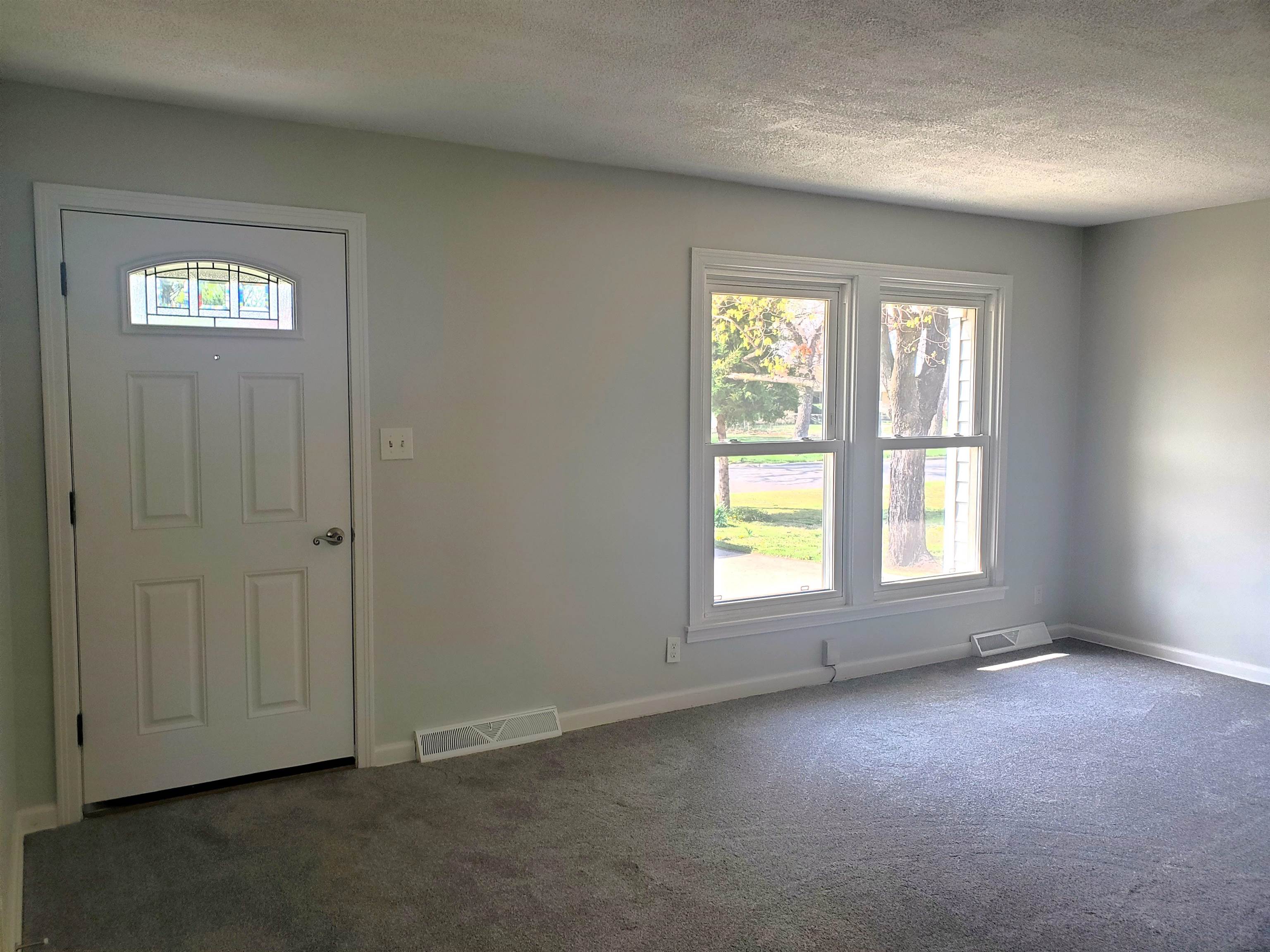 413 E Cloud St, Salina, Kansas image 2