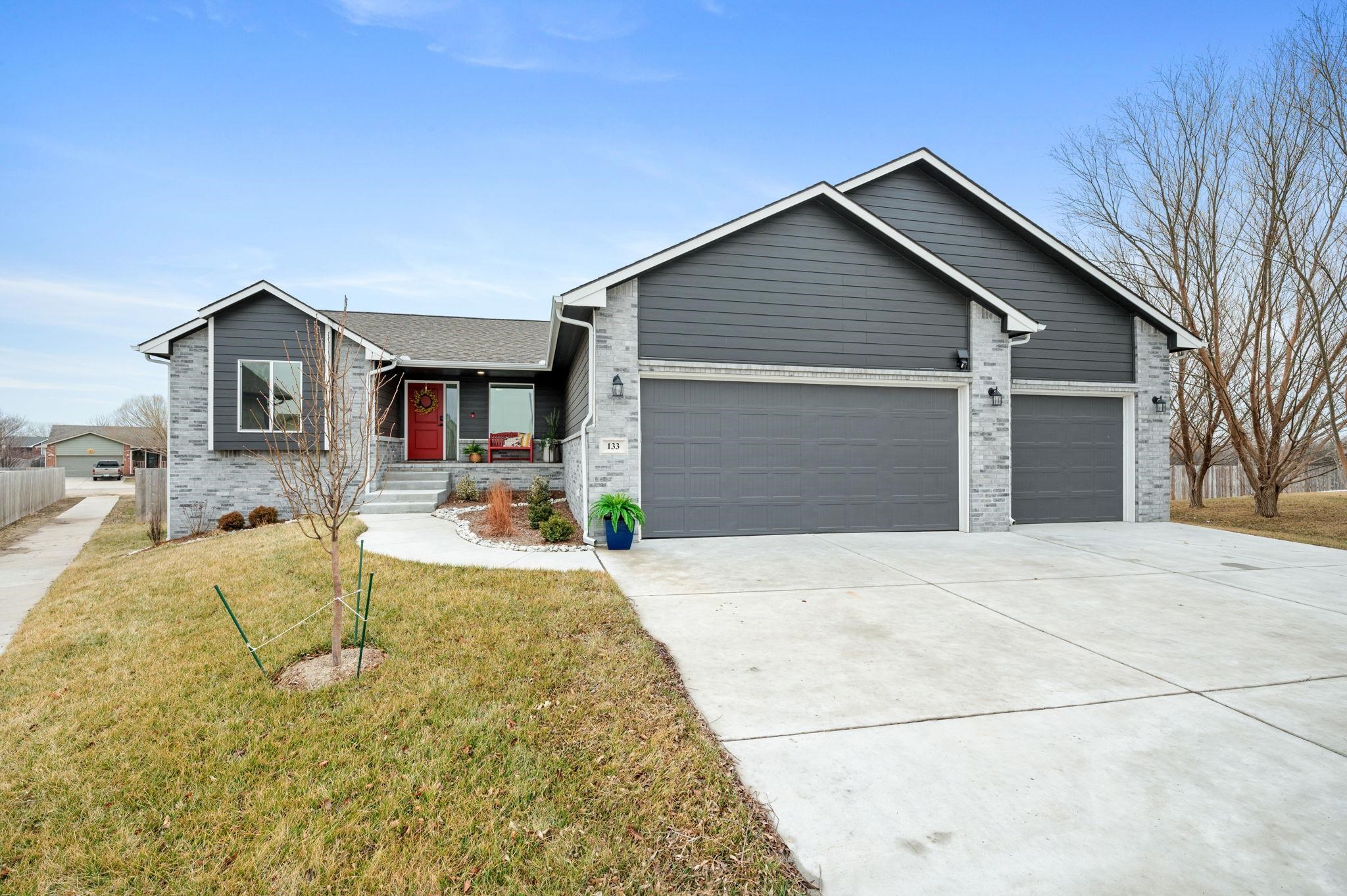 133 Springlake Dr, Newton, Kansas image 2