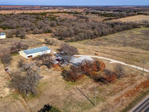 Homes For Sale - 4622 E 9th Ave<br/> Winfield, KS 67156