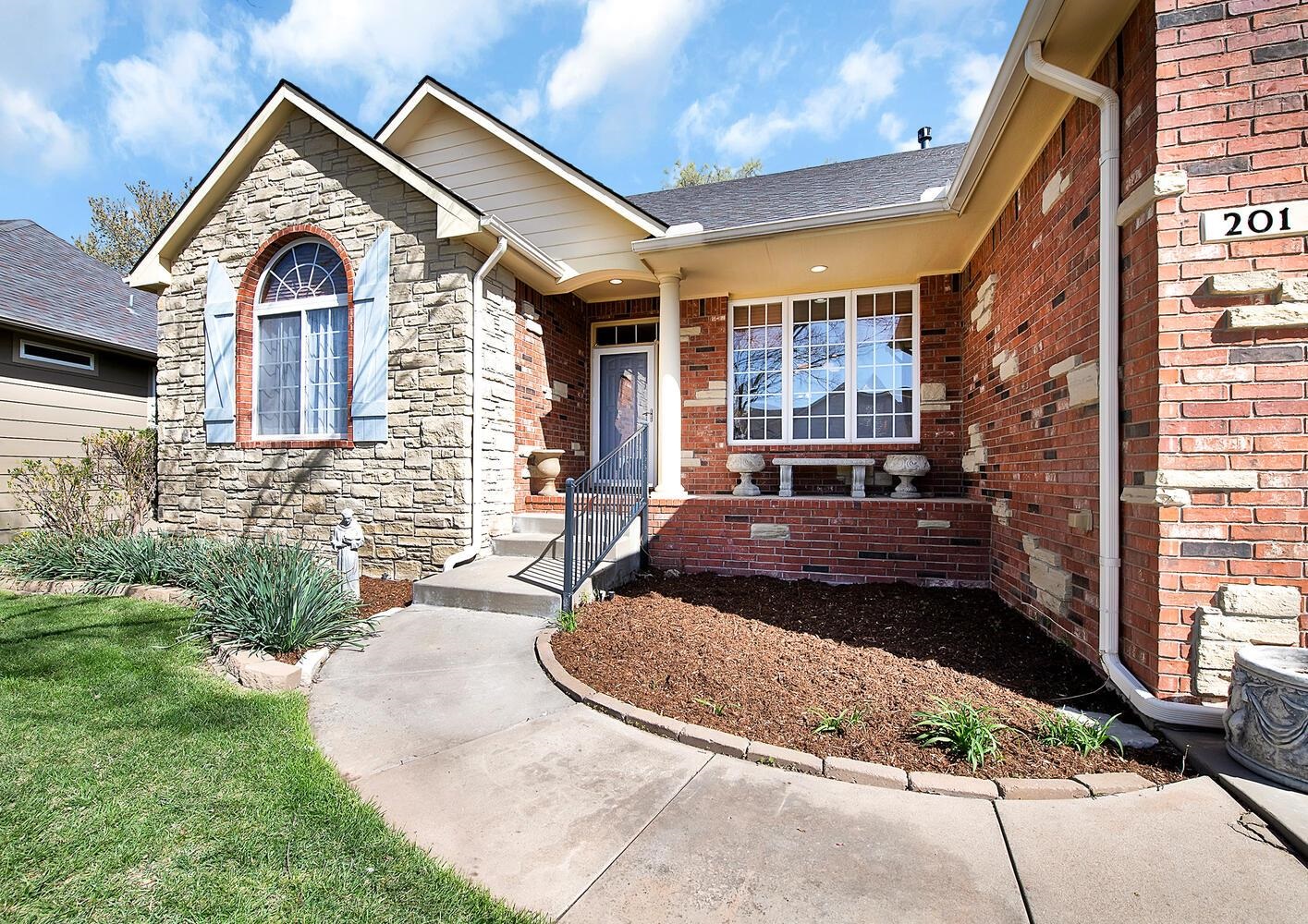 201 S Bordeulac St, Wichita, Kansas image 2
