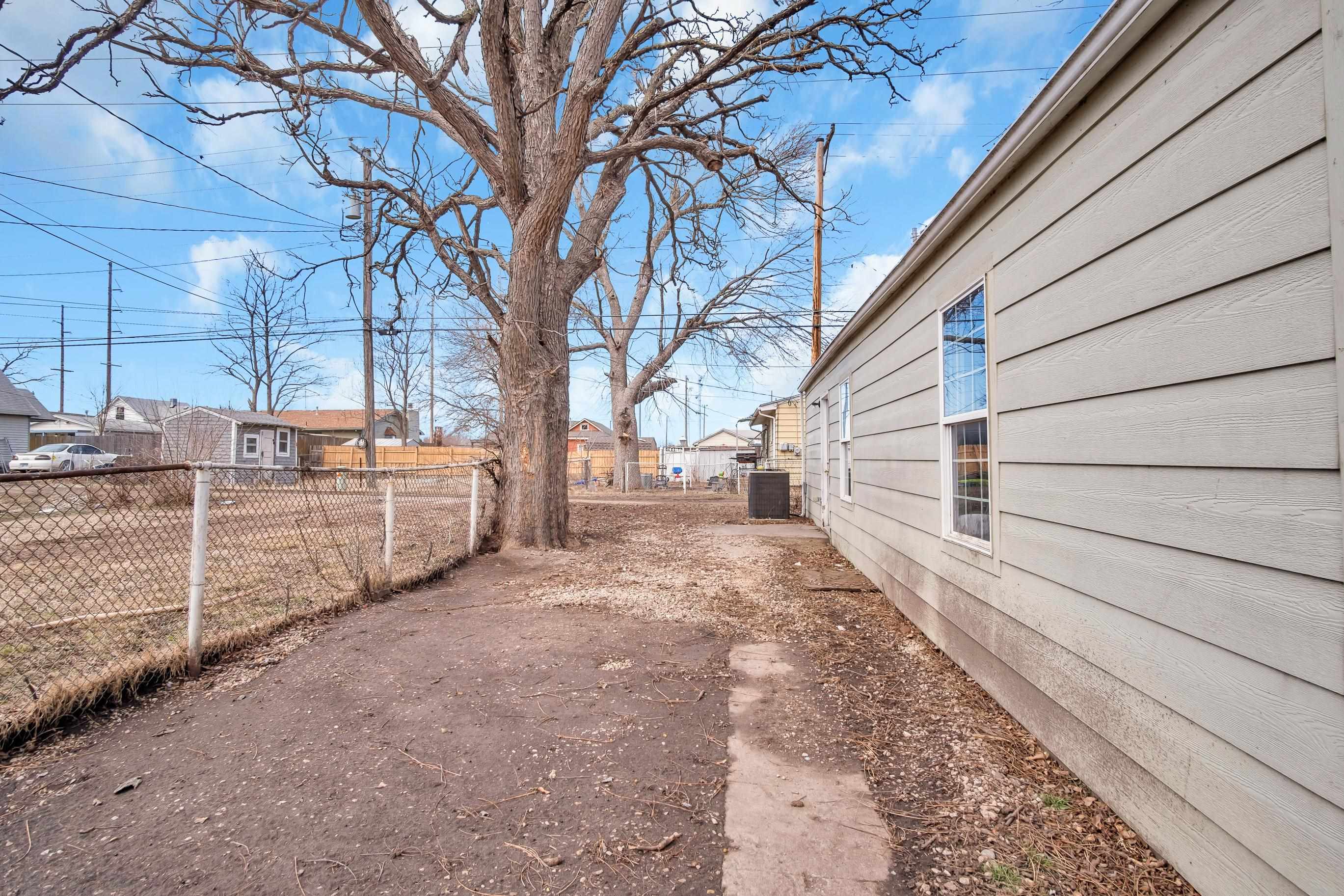 117 S Plum St, Newton, Kansas image 30