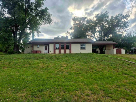 Homes For Sale - 21253 Hoover Ave<br/> Cowley County, Winfield, KS 67156
