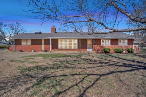 Homes For Sale - 1300 W 6th St<br/> Newton, KS 67114