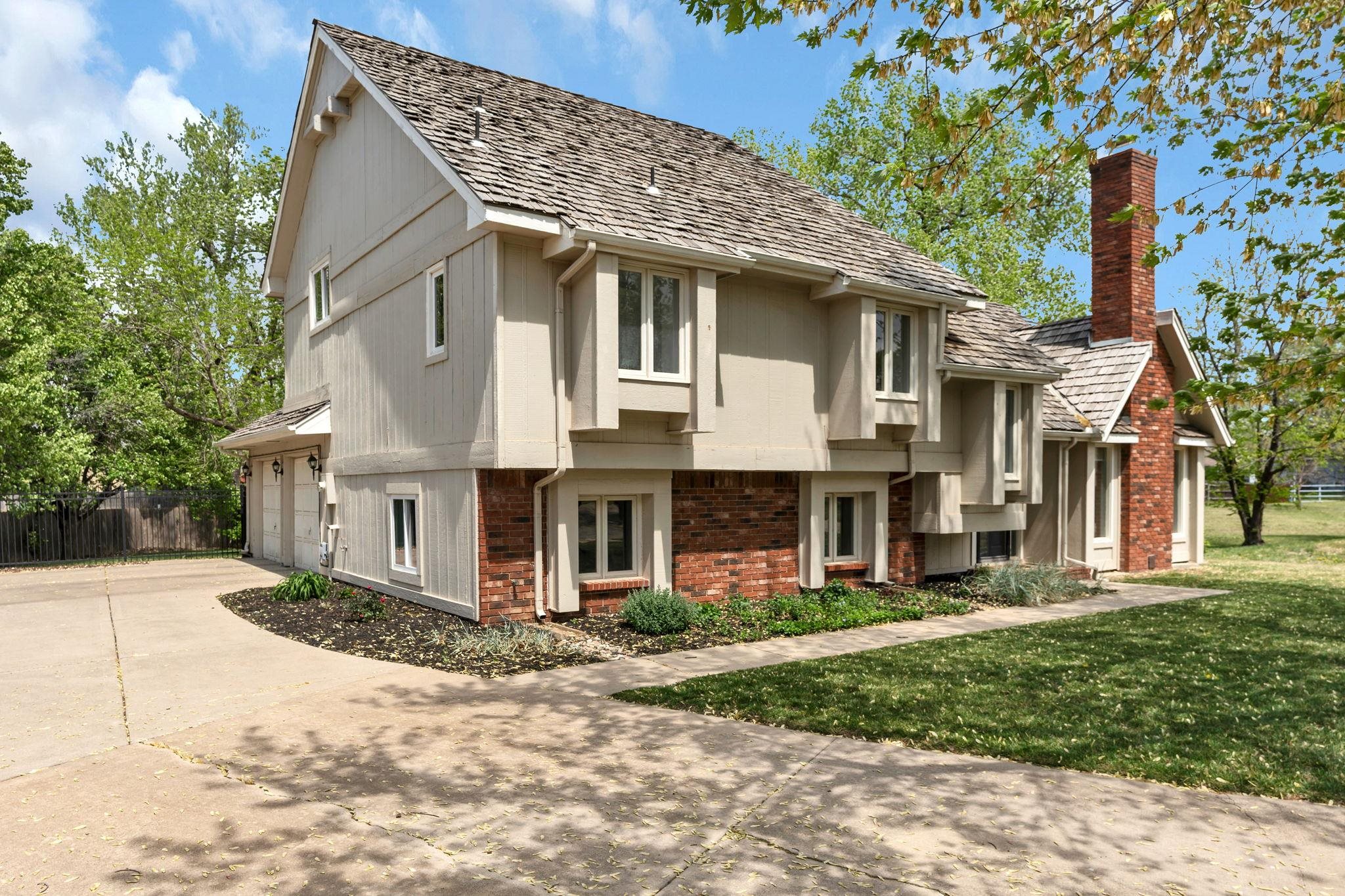 1803 S White Oak Cir, Wichita, Kansas image 3