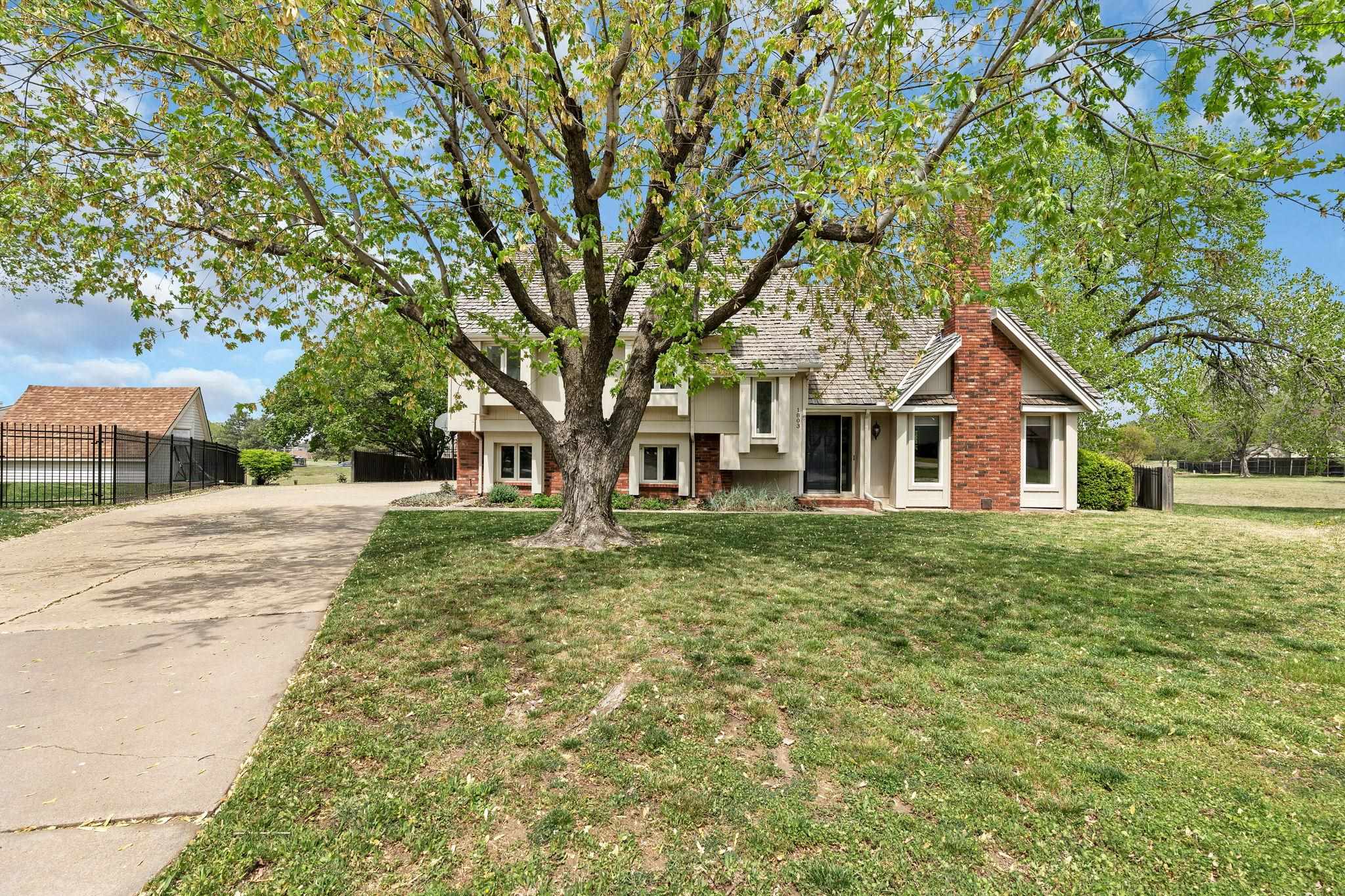 1803 S White Oak Cir, Wichita, Kansas image 2