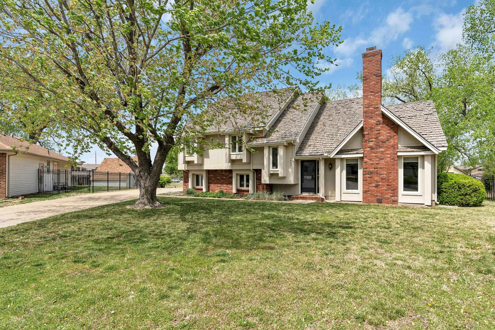 1803 S White Oak Cir, Wichita, Kansas image 1