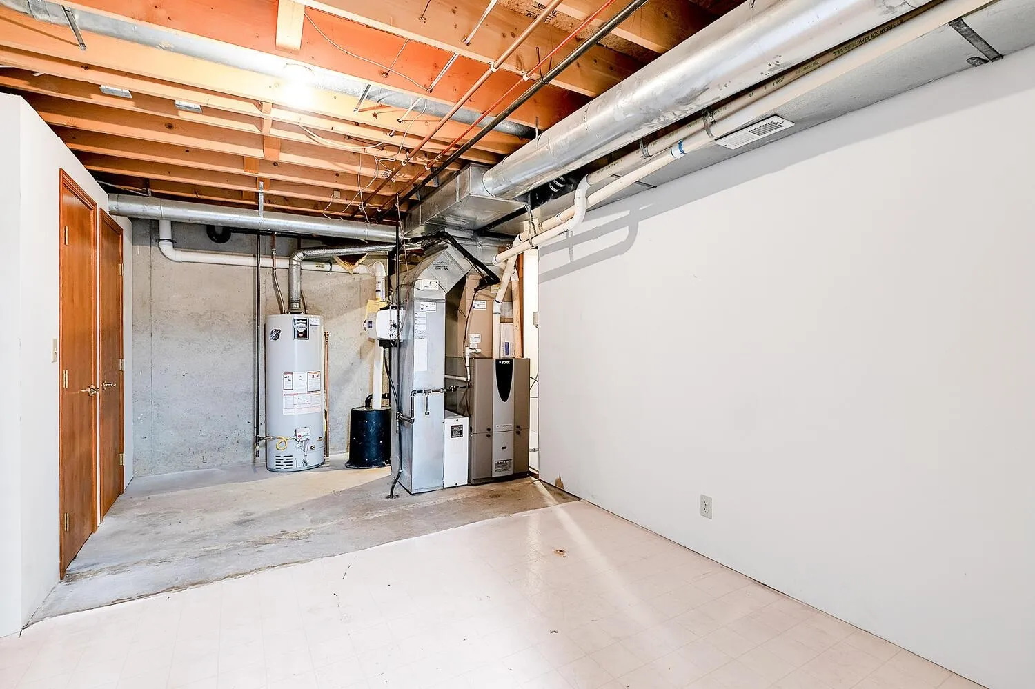 Wichita, Kansas 67206, United States, 4 Bedrooms Bedrooms, ,4 BathroomsBathrooms,Residential,Active,168102