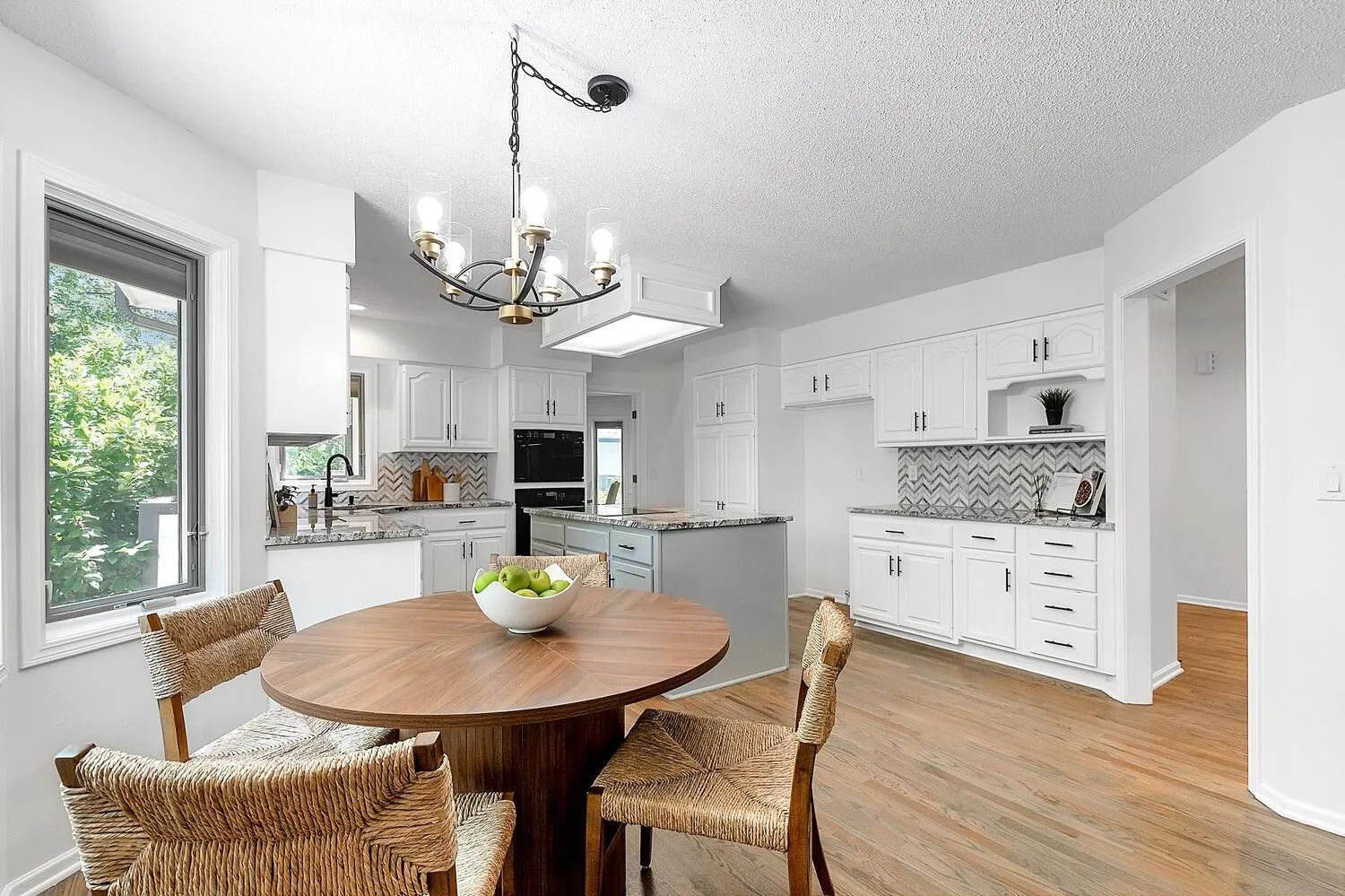 Wichita, Kansas 67206, United States, 4 Bedrooms Bedrooms, ,4 BathroomsBathrooms,Residential,Active,168102