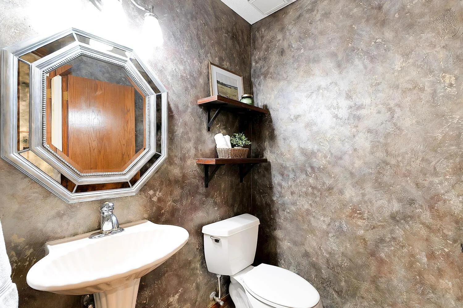 Wichita, Kansas 67206, United States, 4 Bedrooms Bedrooms, ,4 BathroomsBathrooms,Residential,Active,168102