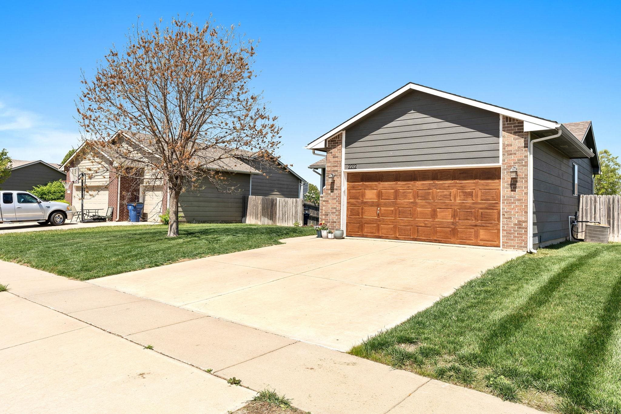 2212 E Spring Hill Dr, Goddard, Kansas image 2