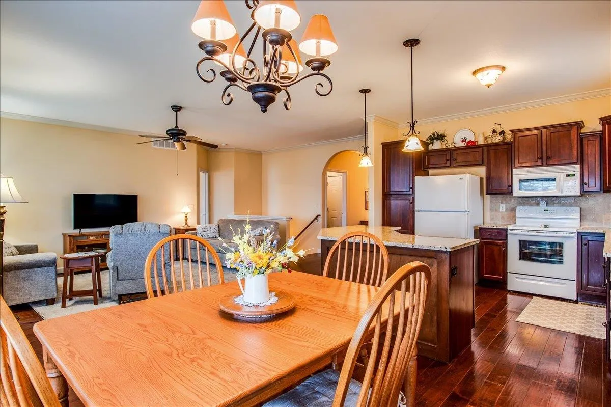 Wichita, Kansas 67207, United States, 3 Bedrooms Bedrooms, ,3 BathroomsBathrooms,Residential,Active,5801