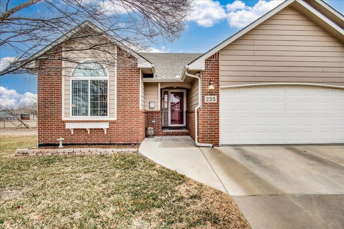 Wichita, Kansas 67207, United States, 3 Bedrooms Bedrooms, ,3 BathroomsBathrooms,Residential,Active,5801